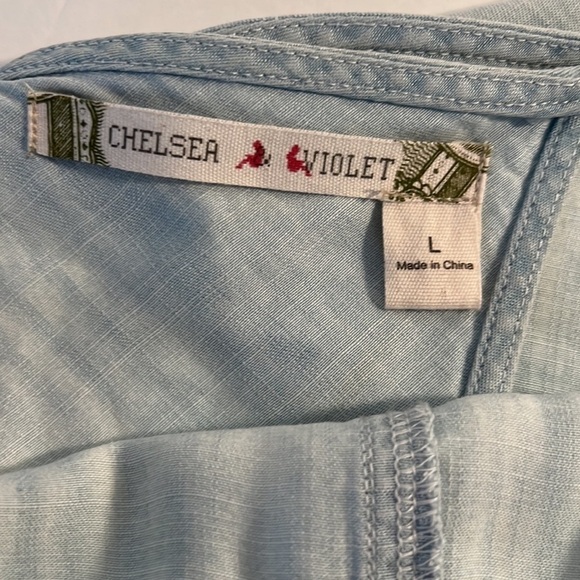 NWOT Chelsea and Violet Chambray Shirt Open Back With Tie Size L - Picture 6 of 12